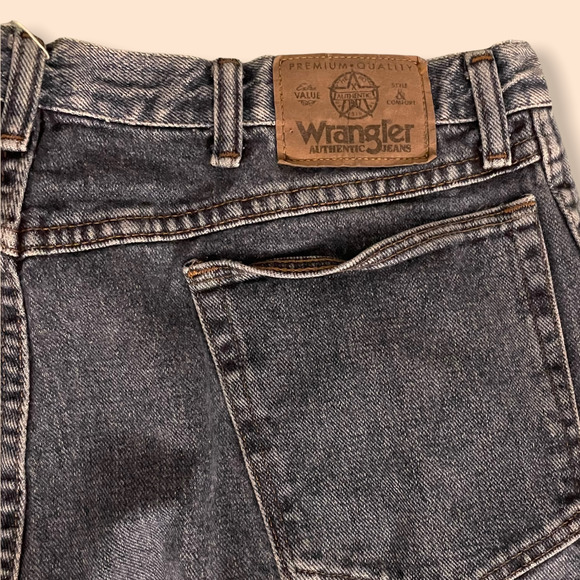 Wrangler dark wash Jeans 36” - Picture 4 of 4